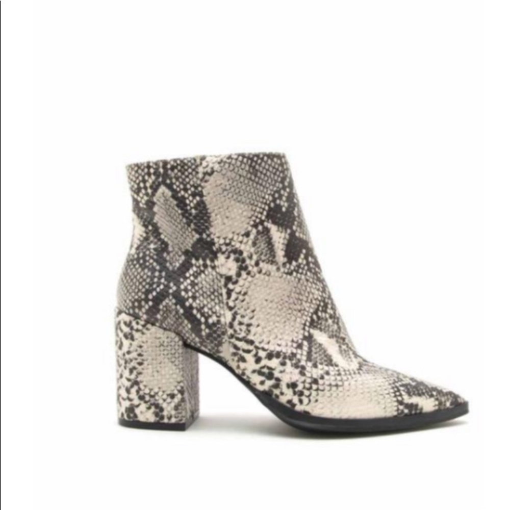 NWOT Qupid Faux Snakeskin Booties NEVER WORN